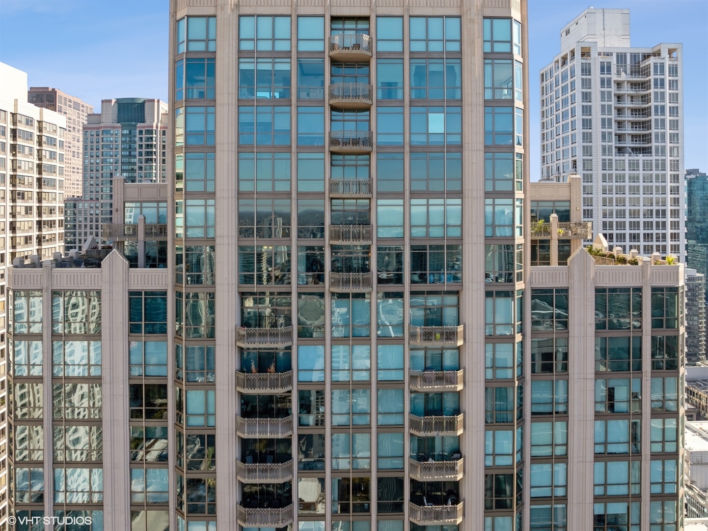 21 E Huron Street 4301