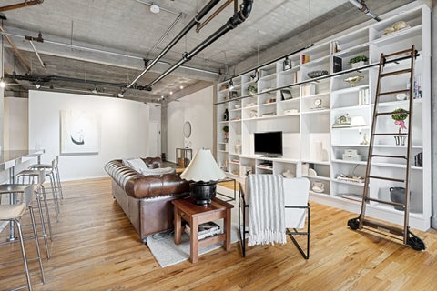 Tiny photo for 850 W Adams Street #4B, Chicago, IL 60607 (MLS # 12741487)