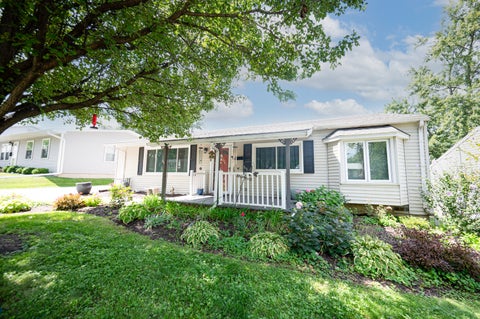 Photo of 303 MacGregor Road, Lockport, IL 60441 (MLS # 12734542)