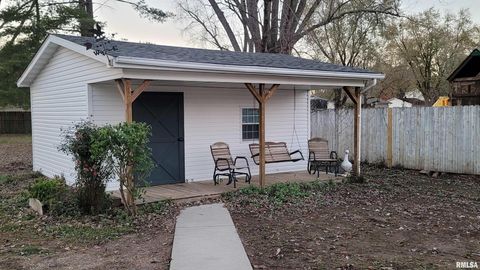 Tiny photo for 2633 S BROADWAY Avenue, Salem, IL 62881 (MLS # EB459947)