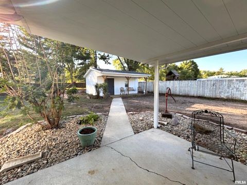 Tiny photo for 2633 S BROADWAY Avenue, Salem, IL 62881 (MLS # EB459947)