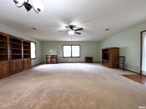 Tiny photo for 2633 S BROADWAY Avenue, Salem, IL 62881 (MLS # EB459947)