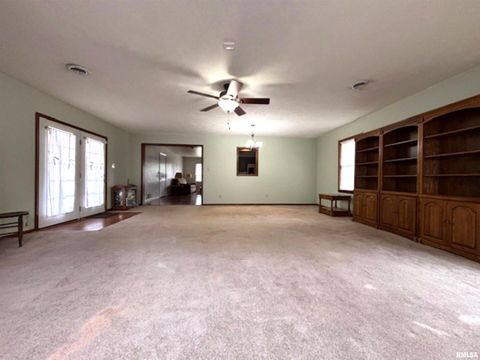 Tiny photo for 2633 S BROADWAY Avenue, Salem, IL 62881 (MLS # EB459947)