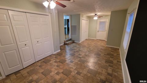 Tiny photo for 2633 S BROADWAY Avenue, Salem, IL 62881 (MLS # EB459947)