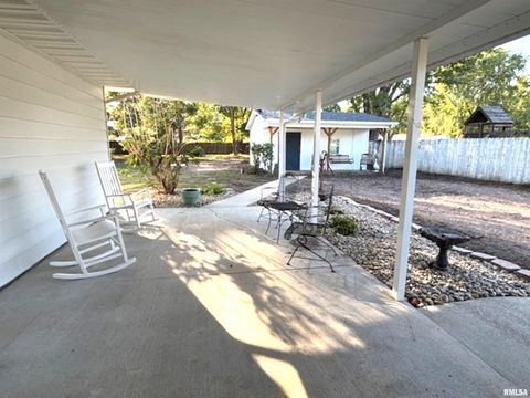 Tiny photo for 2633 S BROADWAY Avenue, Salem, IL 62881 (MLS # EB459947)