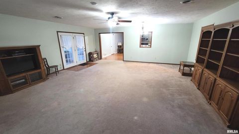 Tiny photo for 2633 S BROADWAY Avenue, Salem, IL 62881 (MLS # EB459947)