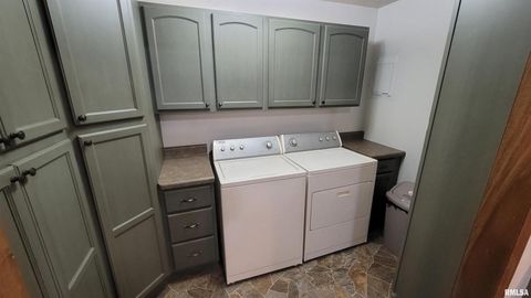 Tiny photo for 2633 S BROADWAY Avenue, Salem, IL 62881 (MLS # EB459947)