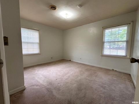 Tiny photo for 2633 S BROADWAY Avenue, Salem, IL 62881 (MLS # EB459947)