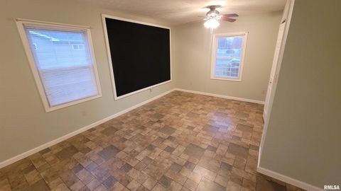 Tiny photo for 2633 S BROADWAY Avenue, Salem, IL 62881 (MLS # EB459947)