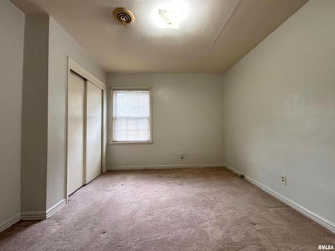 Tiny photo for 2633 S BROADWAY Avenue, Salem, IL 62881 (MLS # EB459947)