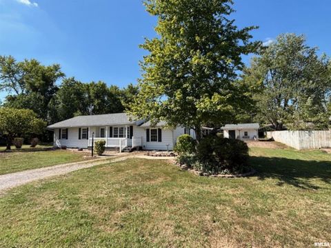 Tiny photo for 2633 S BROADWAY Avenue, Salem, IL 62881 (MLS # EB459947)