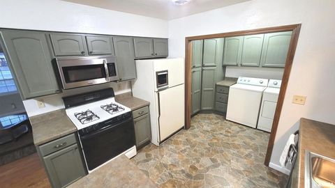 Tiny photo for 2633 S BROADWAY Avenue, Salem, IL 62881 (MLS # EB459947)