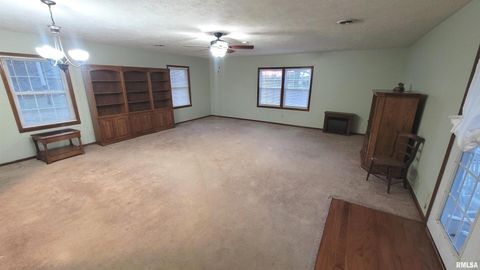 Tiny photo for 2633 S BROADWAY Avenue, Salem, IL 62881 (MLS # EB459947)