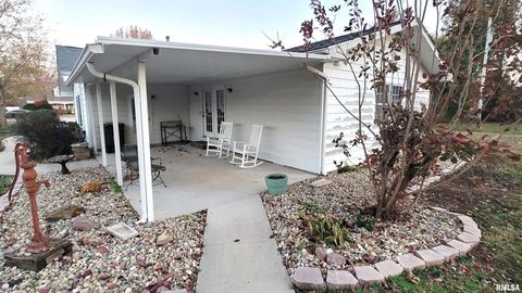 Tiny photo for 2633 S BROADWAY Avenue, Salem, IL 62881 (MLS # EB459947)