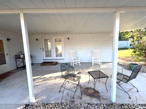 Tiny photo for 2633 S BROADWAY Avenue, Salem, IL 62881 (MLS # EB459947)