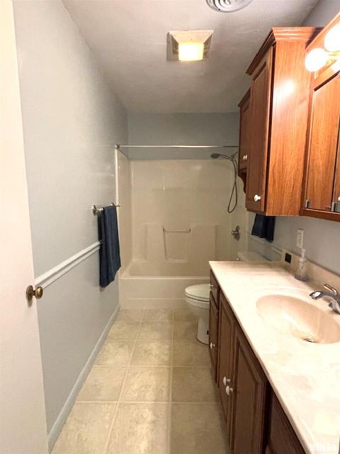 Tiny photo for 2633 S BROADWAY Avenue, Salem, IL 62881 (MLS # EB459947)