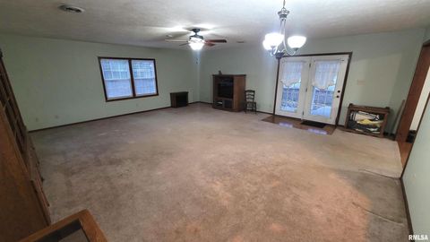 Tiny photo for 2633 S BROADWAY Avenue, Salem, IL 62881 (MLS # EB459947)