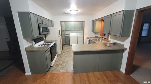 Tiny photo for 2633 S BROADWAY Avenue, Salem, IL 62881 (MLS # EB459947)