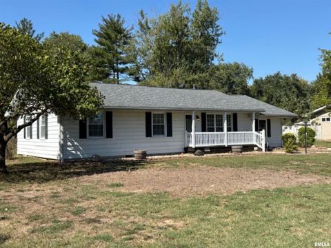 Tiny photo for 2633 S BROADWAY Avenue, Salem, IL 62881 (MLS # EB459947)