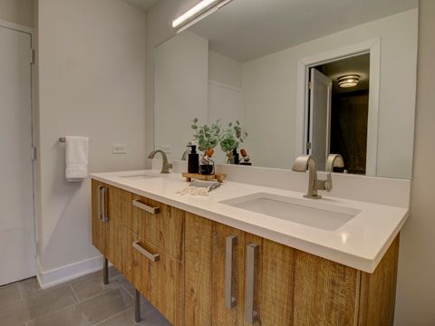 Tiny photo for 2970 N Lake Shore Drive #4D-4E, Chicago, IL 60657 (MLS # 12589510)