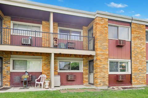 Tiny photo for 1313 S Rebecca Road #116B, Lombard, IL 60148 (MLS # 12671061)