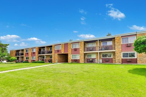 Tiny photo for 1313 S Rebecca Road #116B, Lombard, IL 60148 (MLS # 12671061)