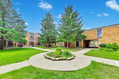 Tiny photo for 1313 S Rebecca Road #116B, Lombard, IL 60148 (MLS # 12671061)