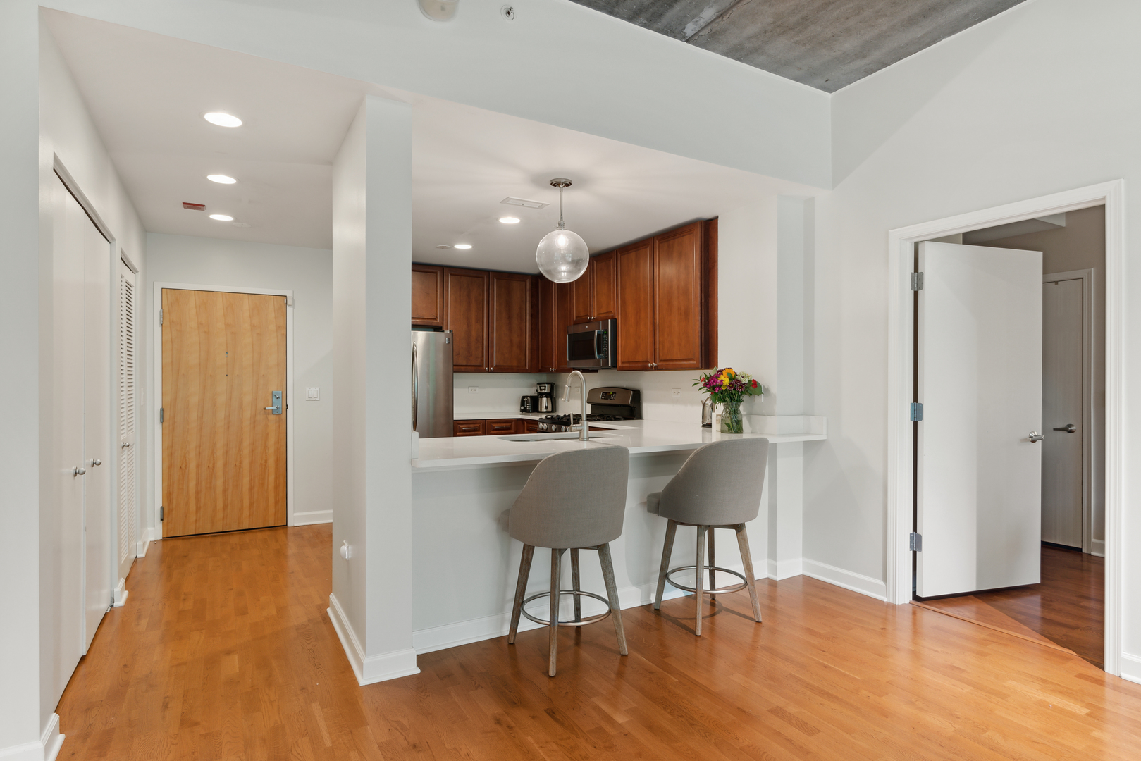 845 N KINGSBURY Street 315