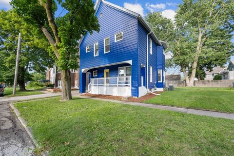 Photo of 1415 N Main Street, Davenport, IA 52803 (MLS # 12617662)