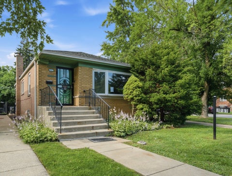 Photo of 1067 W 97th Street, Chicago, IL 60643 (MLS # 12705650)