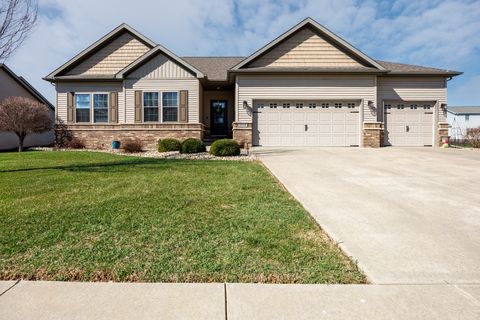 Photo of 2709 Piney Run, Bloomington, IL 61705 (MLS # 12585731)