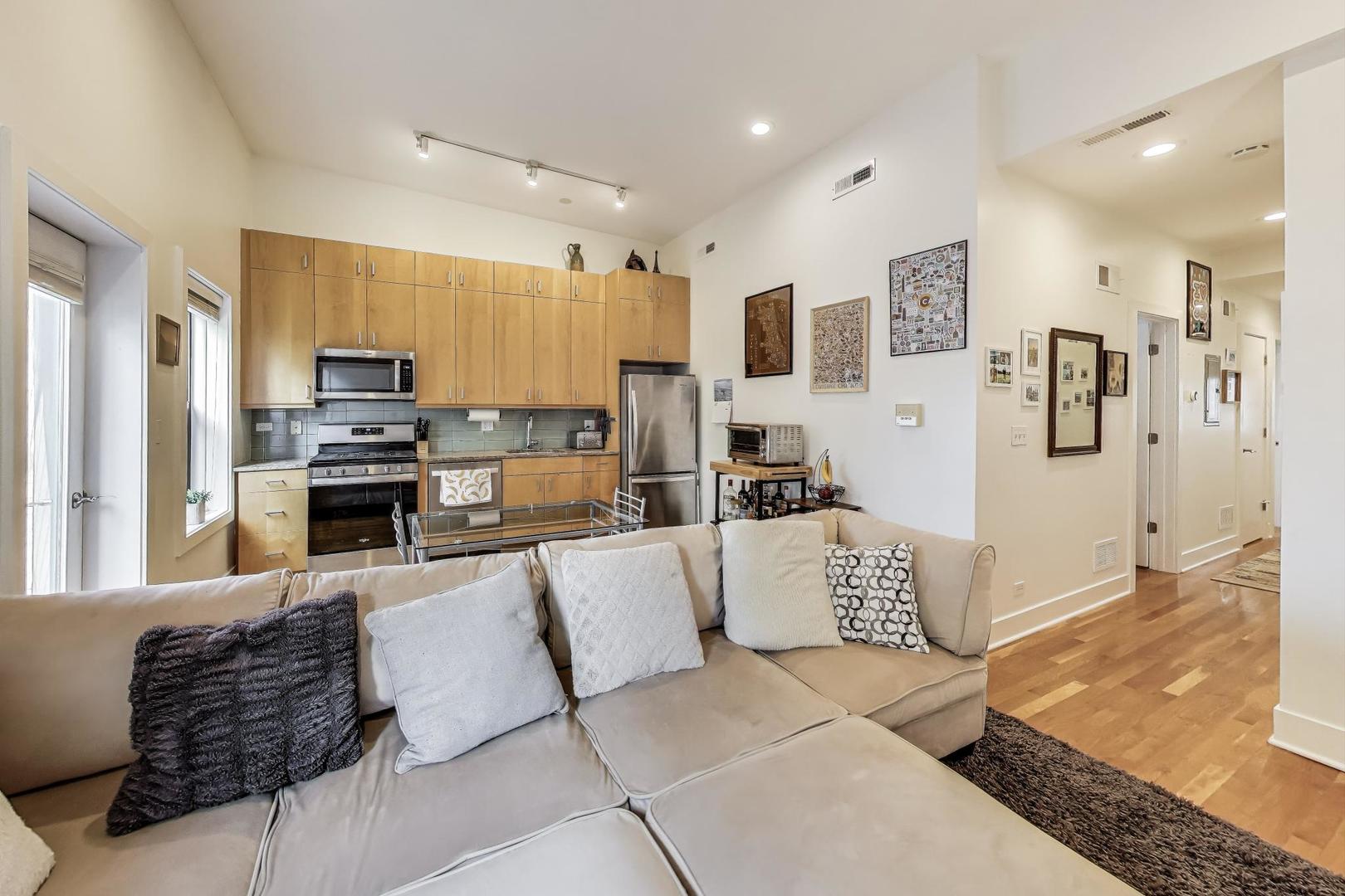 1958 W Byron Street 5