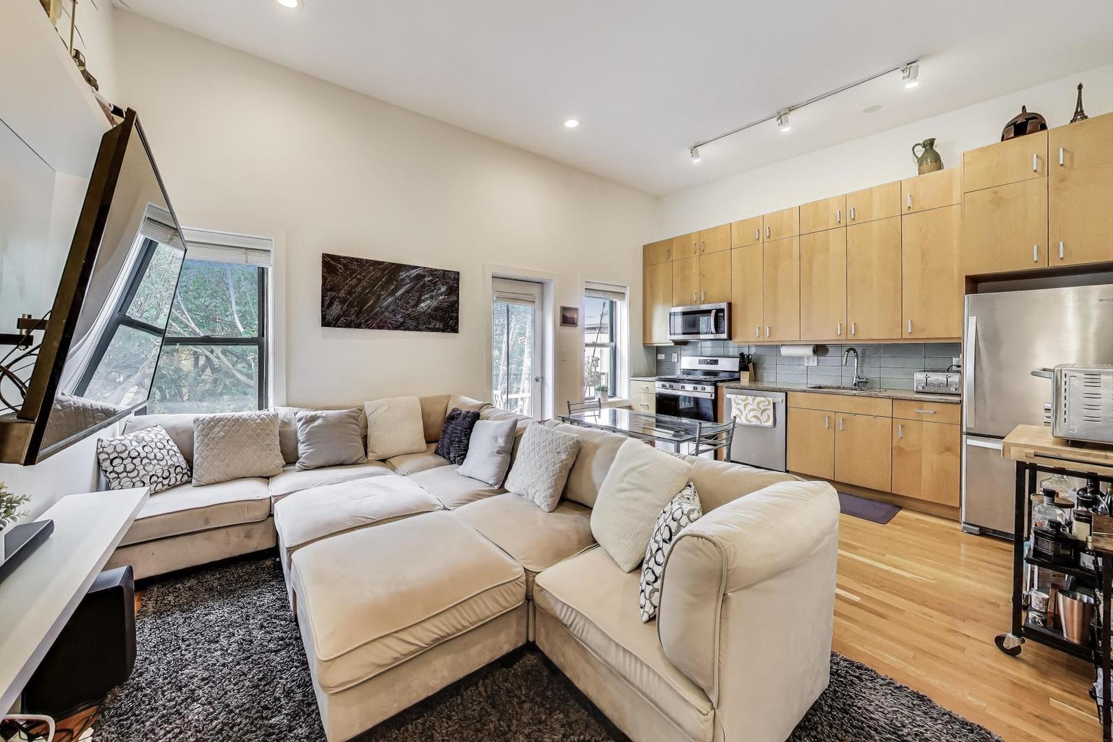 1958 W Byron Street 5