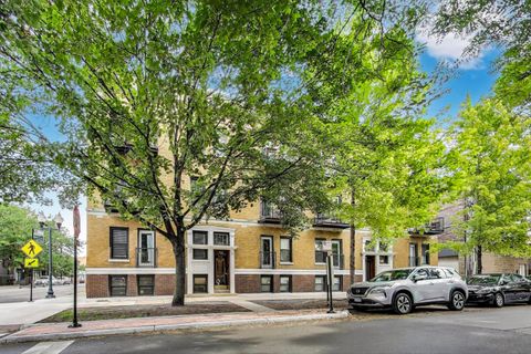 1958 W Byron Street 5 Chicago IL 60613