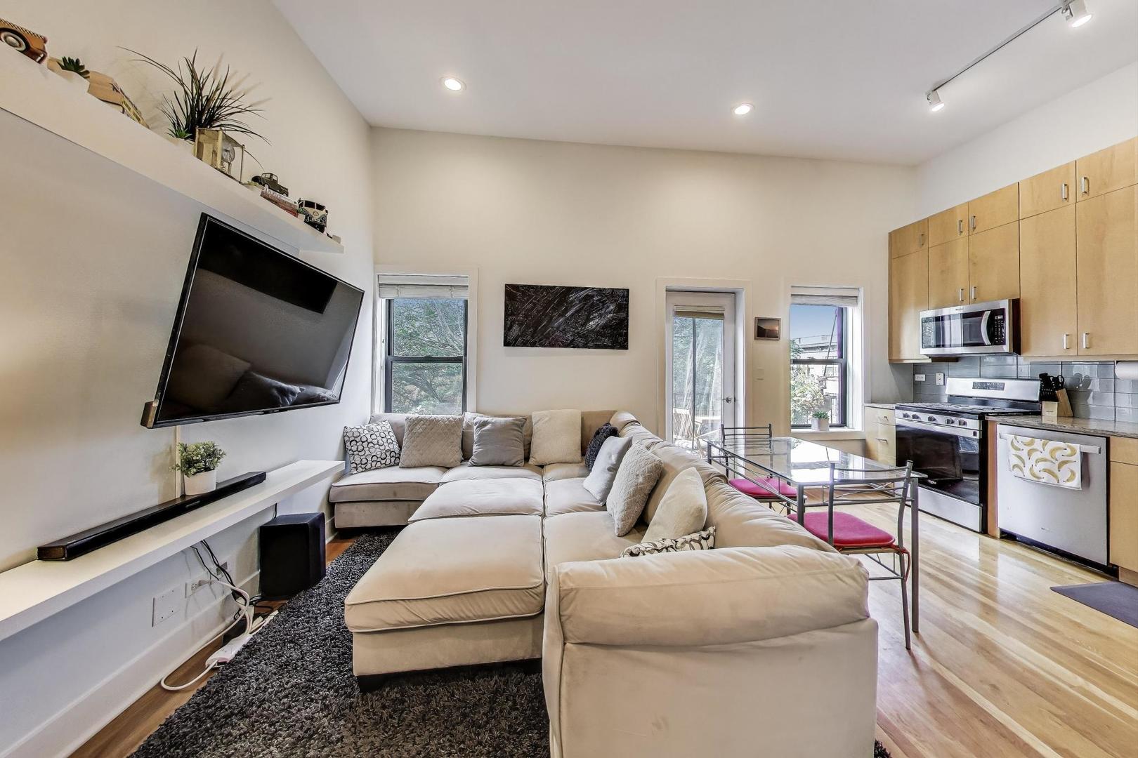 1958 W Byron Street 5