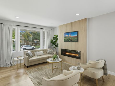 Tiny photo for 8442 S Kingston Avenue, Chicago, IL 60617 (MLS # 12477433)