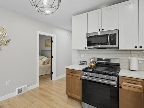 Tiny photo for 8442 S Kingston Avenue, Chicago, IL 60617 (MLS # 12477433)