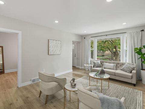 Tiny photo for 8442 S Kingston Avenue, Chicago, IL 60617 (MLS # 12477433)