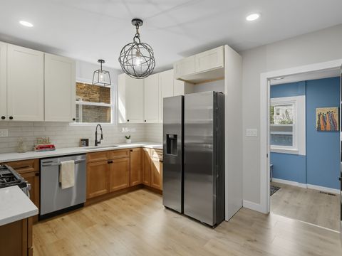 Tiny photo for 8442 S Kingston Avenue, Chicago, IL 60617 (MLS # 12477433)