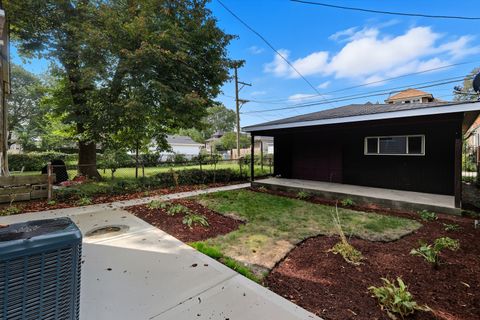 Tiny photo for 8442 S Kingston Avenue, Chicago, IL 60617 (MLS # 12477433)
