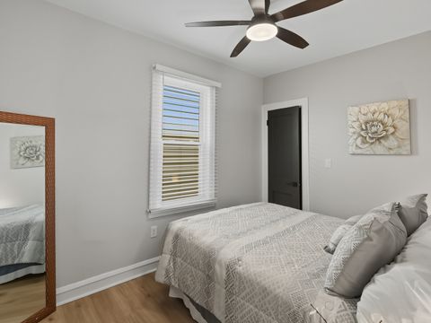 Tiny photo for 8442 S Kingston Avenue, Chicago, IL 60617 (MLS # 12477433)