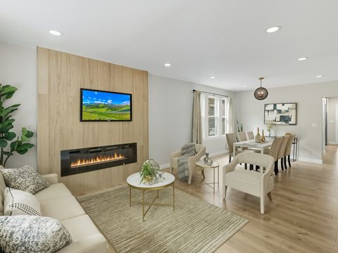 Tiny photo for 8442 S Kingston Avenue, Chicago, IL 60617 (MLS # 12477433)