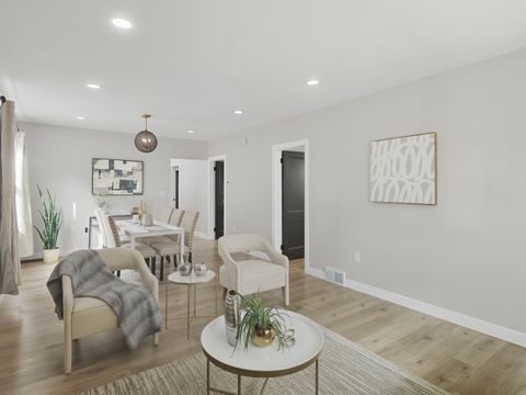 Tiny photo for 8442 S Kingston Avenue, Chicago, IL 60617 (MLS # 12477433)