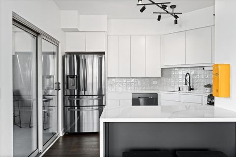 Tiny photo for 720 W RANDOLPH Street #503, Chicago, IL 60661 (MLS # 12620187)