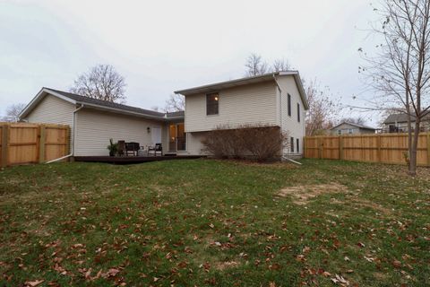 Tiny photo for 9 Timberview Drive, Bloomington, IL 61701 (MLS # 12521206)