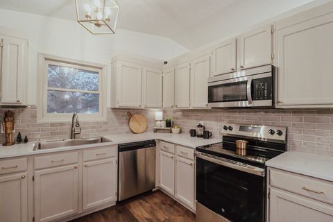 Tiny photo for 9 Timberview Drive, Bloomington, IL 61701 (MLS # 12521206)