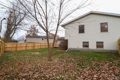 Tiny photo for 9 Timberview Drive, Bloomington, IL 61701 (MLS # 12521206)