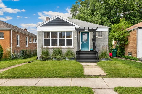 Photo of 9356 S Richmond Avenue, Evergreen Park, IL 60805 (MLS # 12547337)