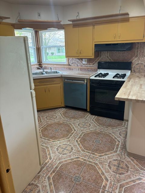 Tiny photo for 16083 School Street, South Holland, IL 60473 (MLS # 12344466)