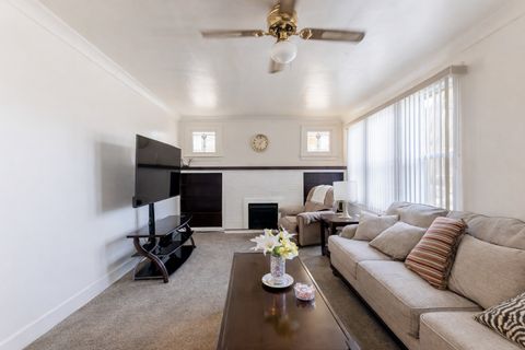 Tiny photo for 8129 S Cornell Avenue, Chicago, IL 60617 (MLS # 12615363)